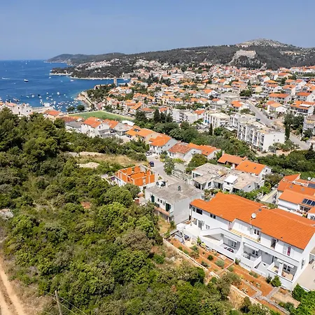 Appartement Dobrila 1 *