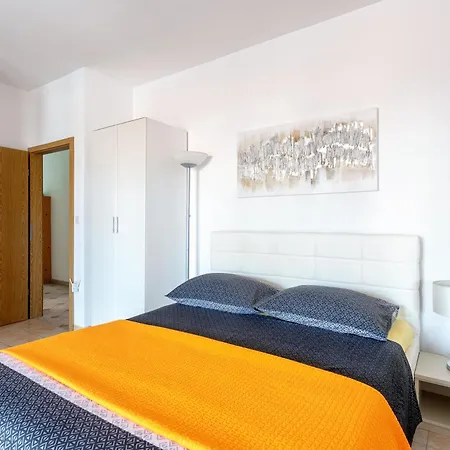 Apartment Dobrila 1 Hvar Town