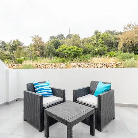 Apartment Dobrila 1 *