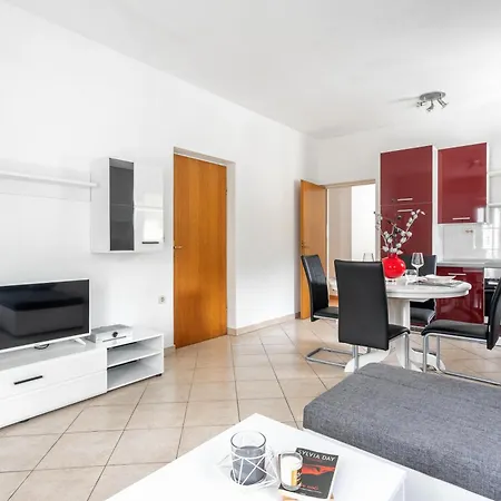 Dobrila 1 Apartment