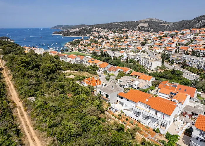 Apartment Dobrila 1 *